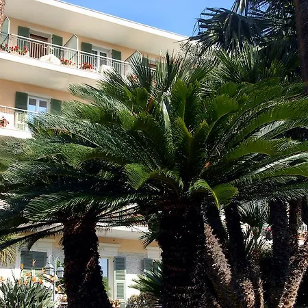 Paradiso 4*