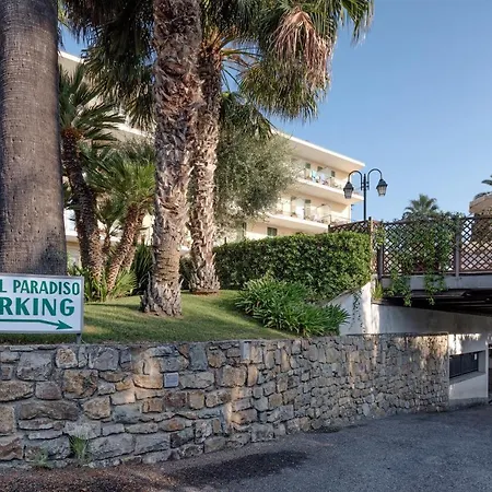 Paradiso Hotel 4*