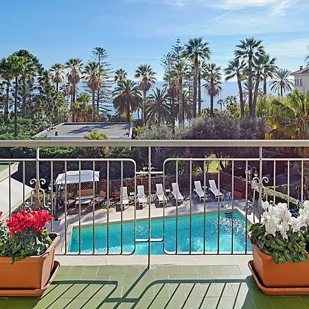 Paradiso Hotel 4*