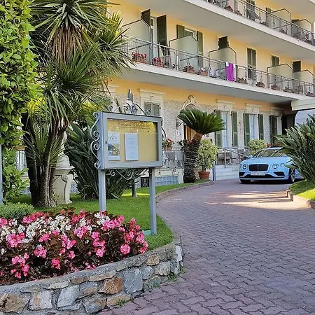 Paradiso 4*